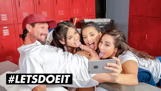 [MFFF] 3 Hot College Girls Fucking their Teacher in Foursome