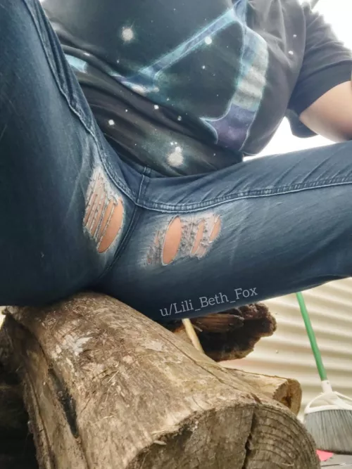 Mind if I sit on your wood? [OC]