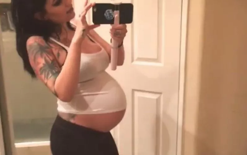 Mmmm… this shirt is gonna be a fucking crop top soon! With how big and huge my baby bump is gonna be. Who wants to help make it that way and have a little fun as a reward? 😘❤️❤️🤰🏻🤤🥵