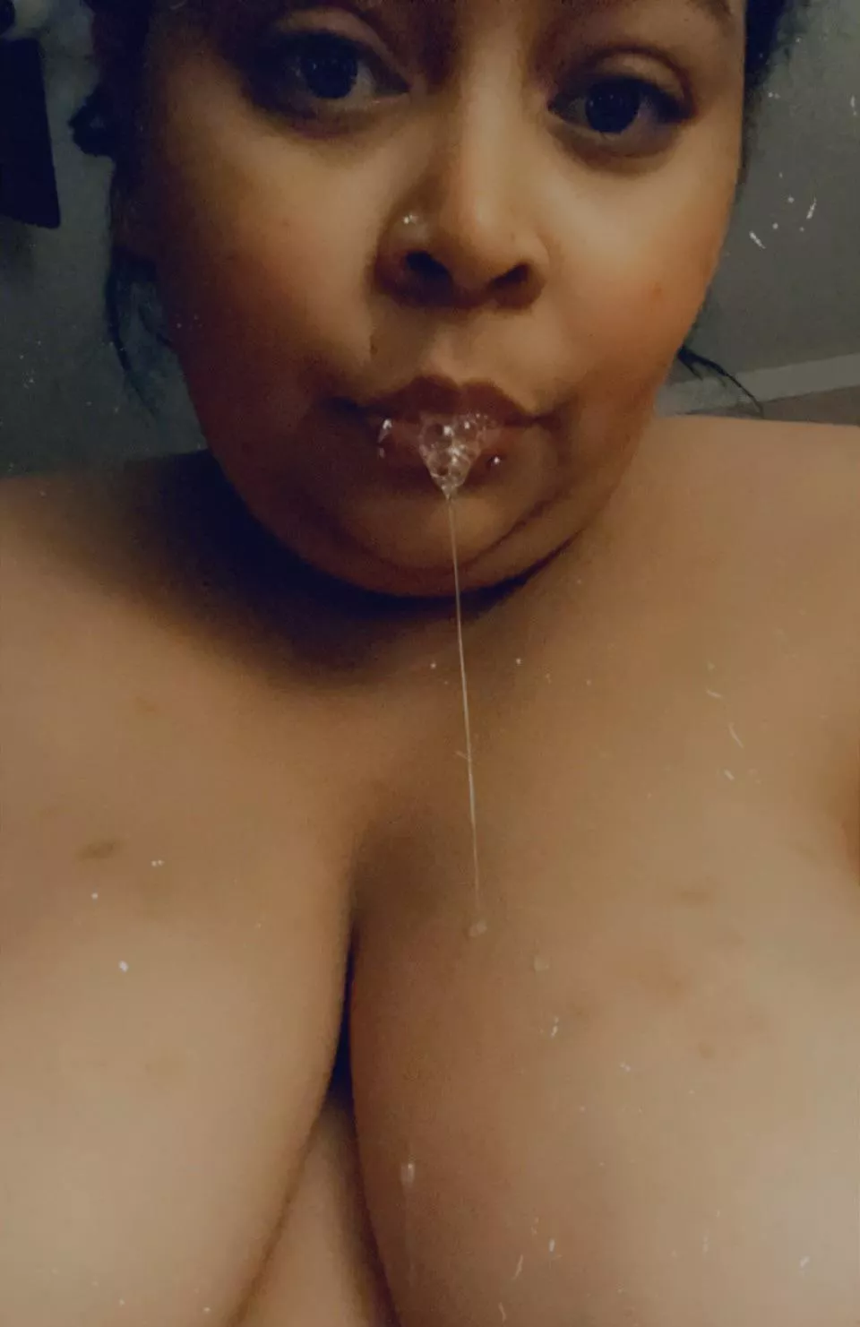 Mmmm watching the drip down my perfect tits 🤤🤤