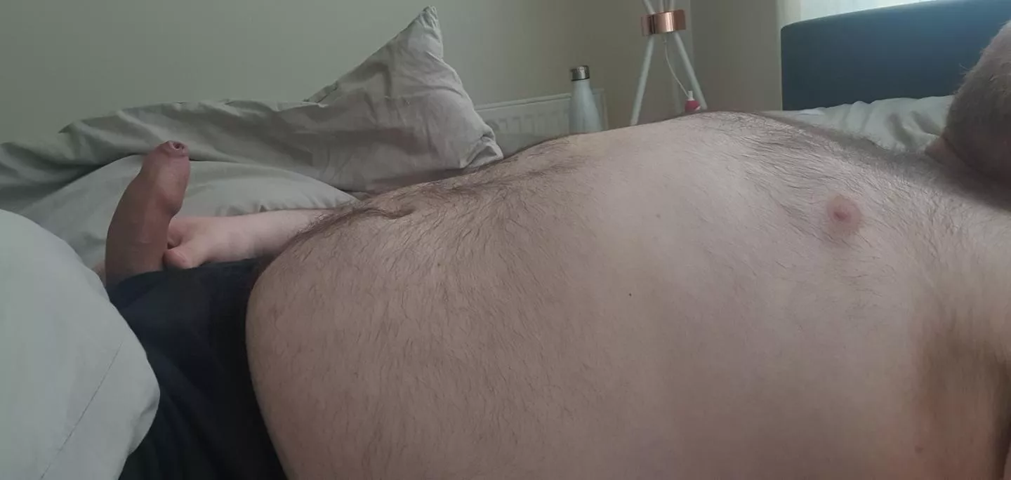 morning wood here 😈 any takers?