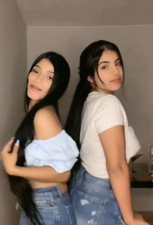 Mother or daughter? (dm)