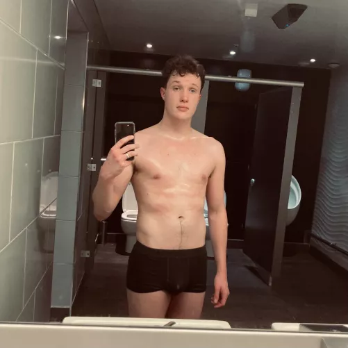 Moved to a new country and finally feel good, but don't have many people to share this with 🤷‍♂️