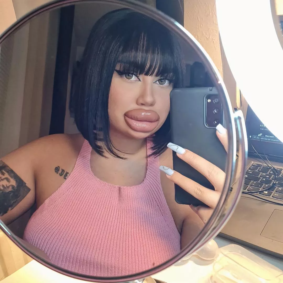 Moxie's massive lips!