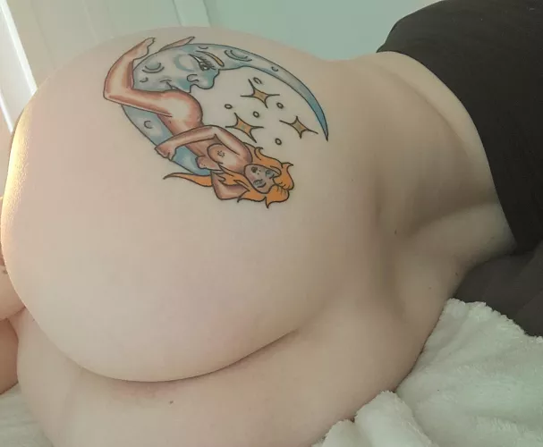 My back dimples have always been one of my favorite features.💖