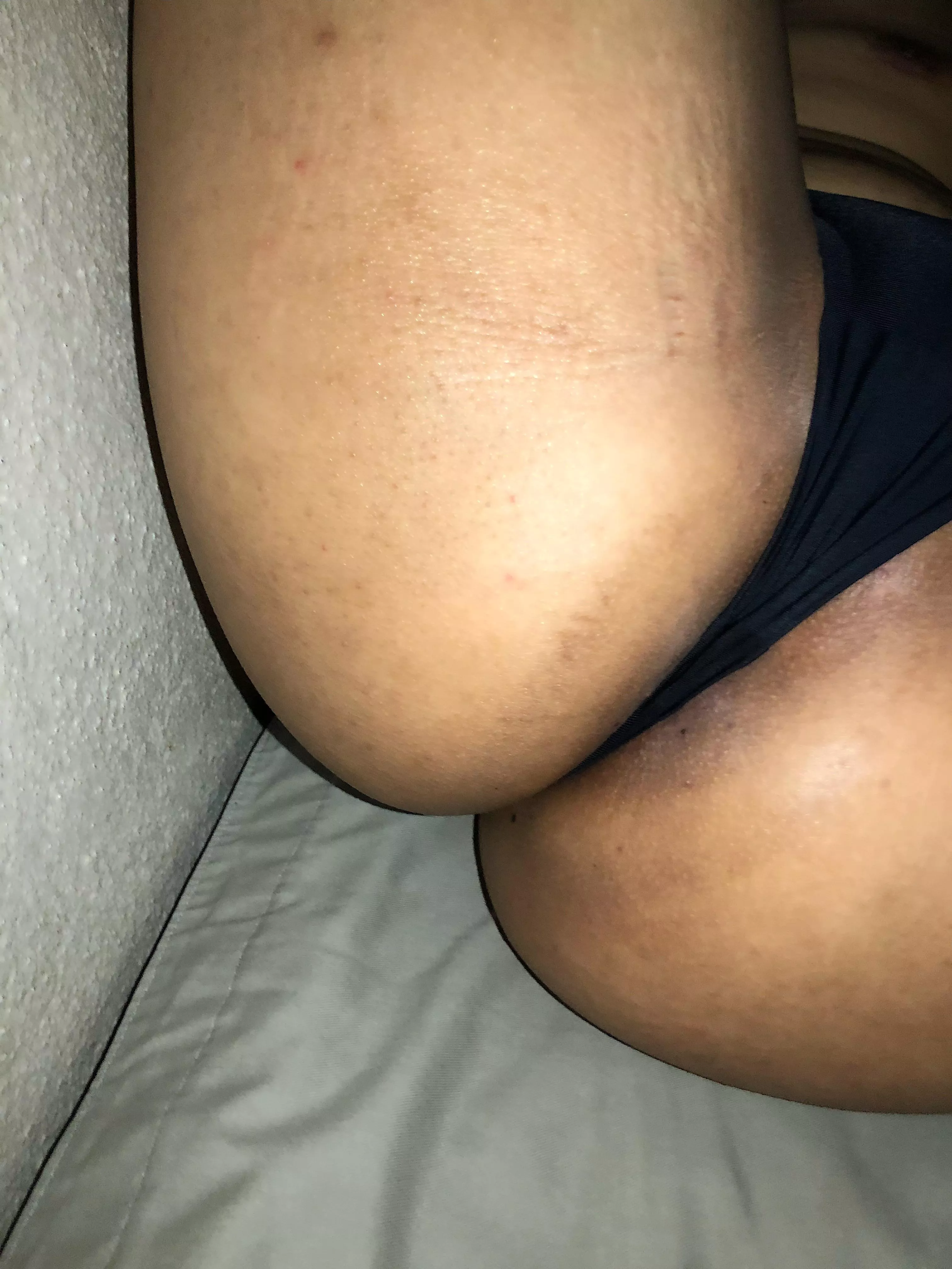 My black thong in the way🖤🤎