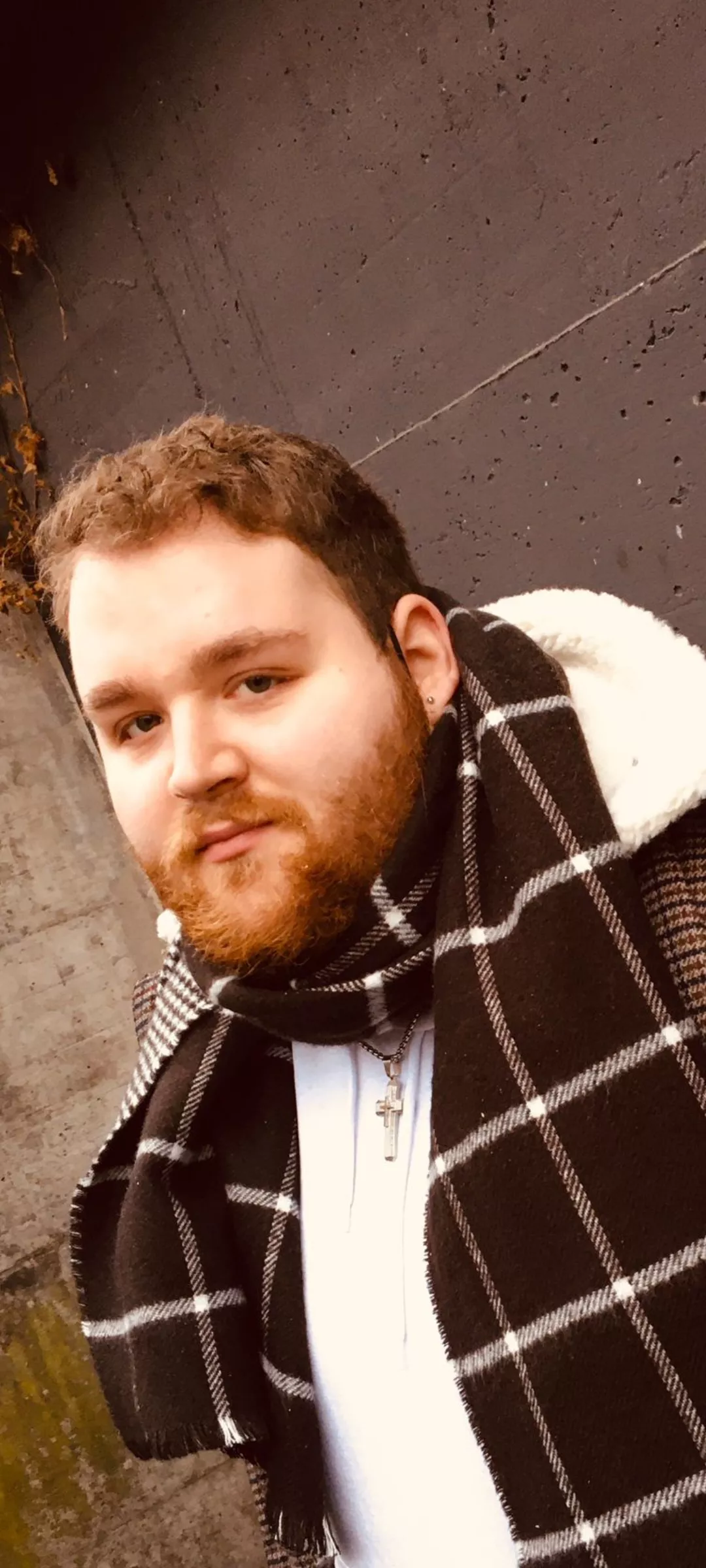 My friend likes to take pictures of me randomly. Welp happy when I'm home for satisfactory 🥰