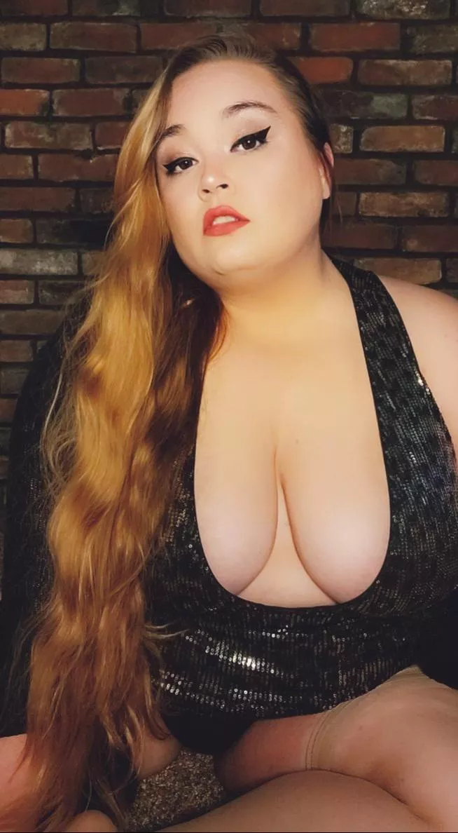 My outfit for our date, do you like it? My outfit for our date, do you like it?