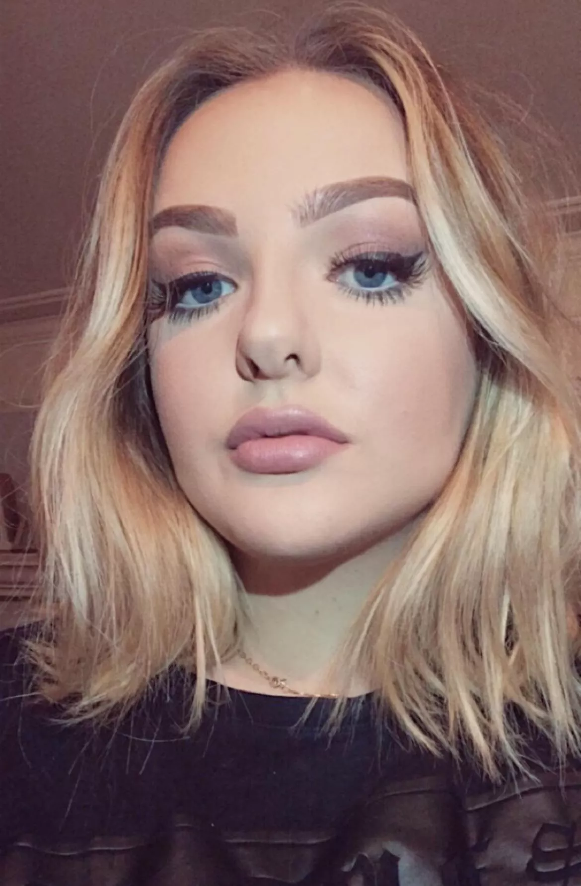 my sisters makeup 🙈