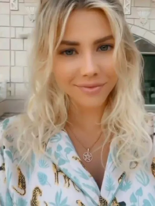 Natalee .... Early Morning Selfie