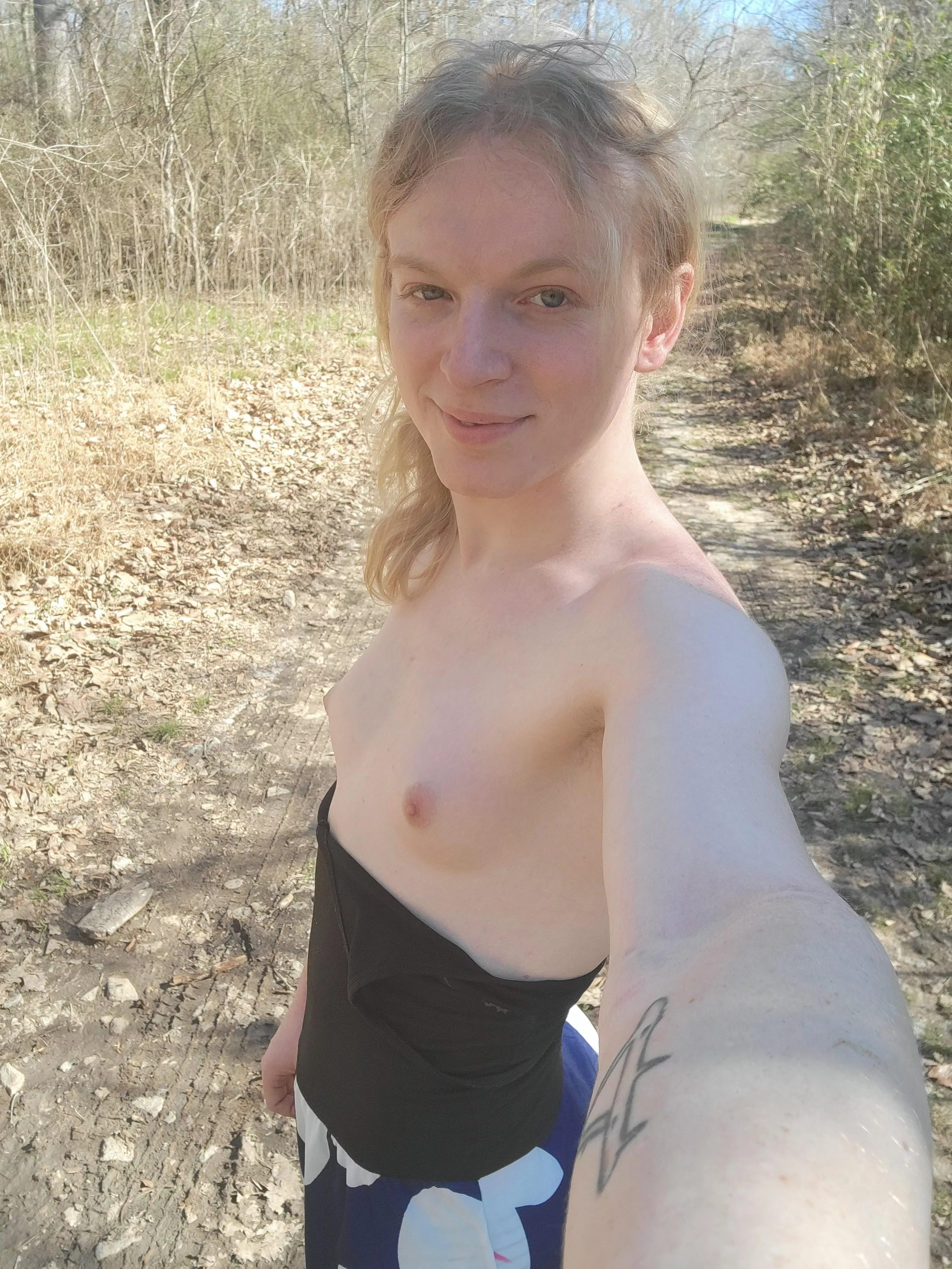 Natural titties in nature 😋