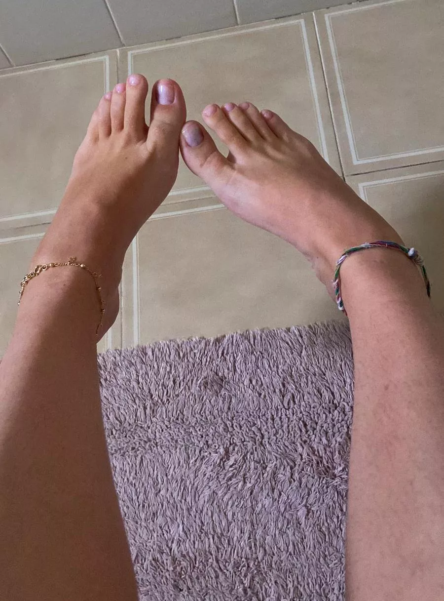Natural toes after a long time. Do you prefer them like this or painted?