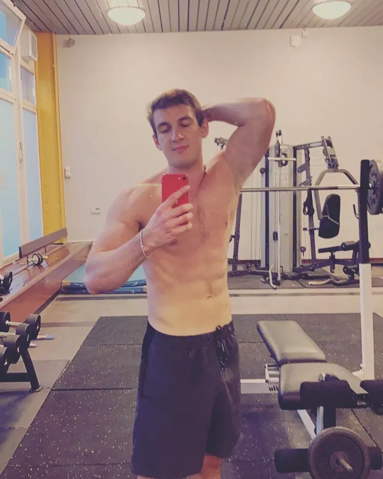 Need a hand 🤚😏