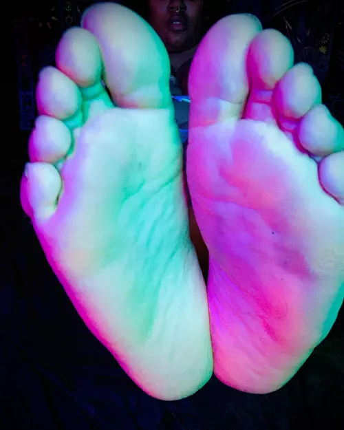 Neon feet!