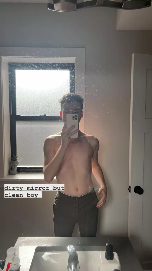 New day, same dirty mirror 🧸