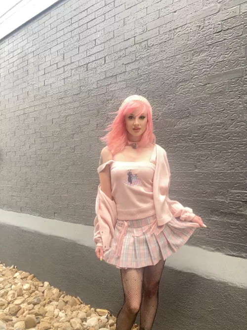 New here ♡ wanted to say hi to everyone and show off my new outfit :3