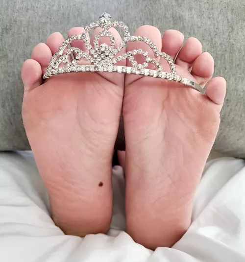 new to this community! what do u think of my feet? 👣