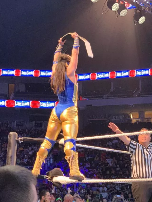 Nikki ASH’s thicc ass