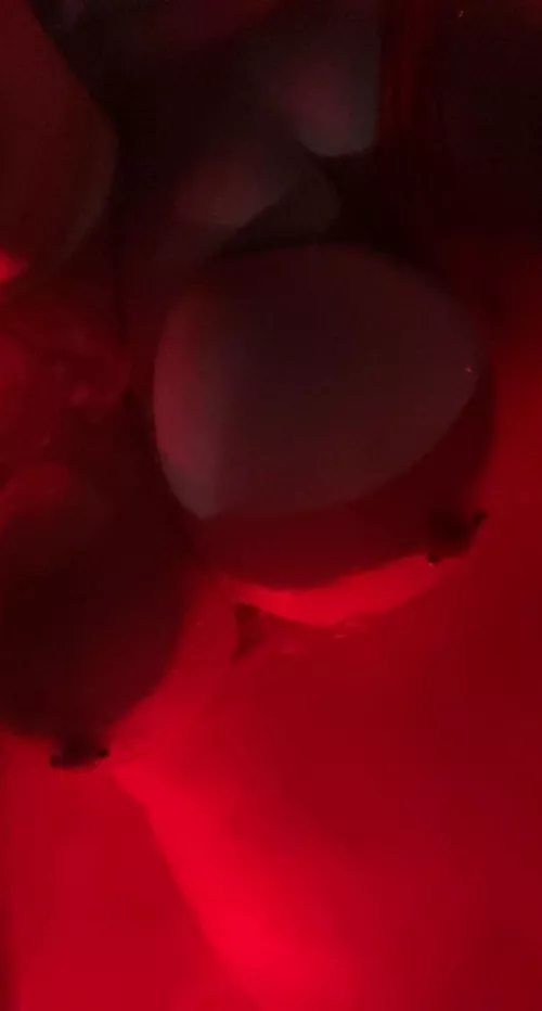 Nothing better than tits and a hot tub wouldn't you agree😋🥰