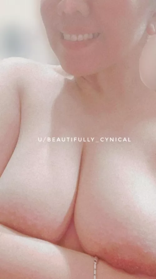 O(f)f to somewhere south to have a sleepover with my After Dark kids. 'Coz I'm one cool Tita. Lol. Happy Saturday, folks! 💋