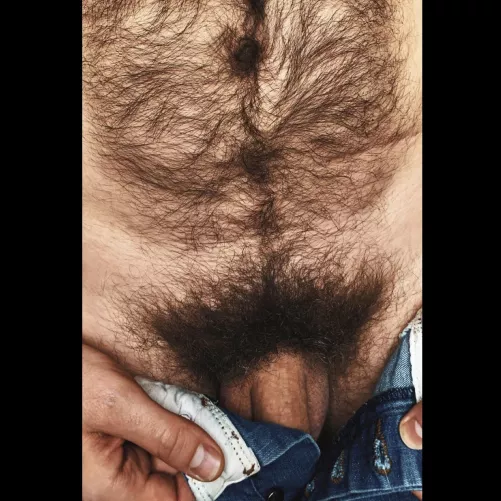 Okay, okay, here's another peek inside my jeans... And yes, it's a freeballin' weekend...