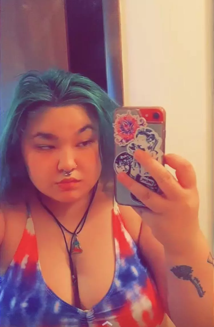 old pic from summer. how am i lookin ? 🍒🍒