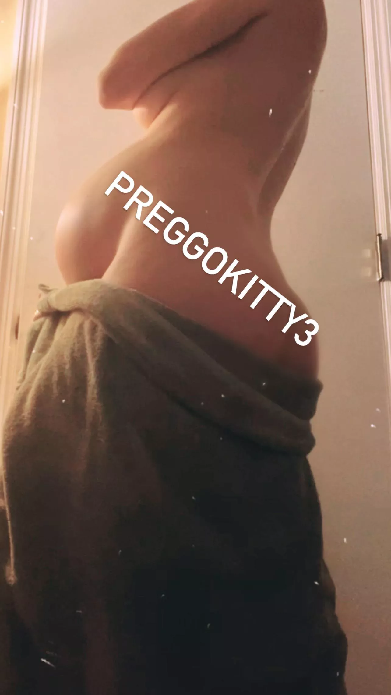 Only 5 days till my due dateπ donβt you wanna have fun before I pop? Only 5 days till my due dateπ donβt you wanna have fun before I pop?