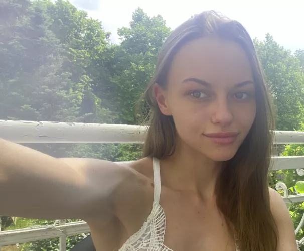 Only 5'2 but kind o(f) cute, right?