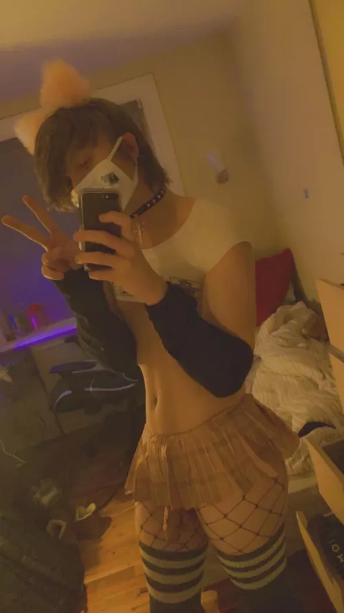 oops something poked out of my skirt >.<