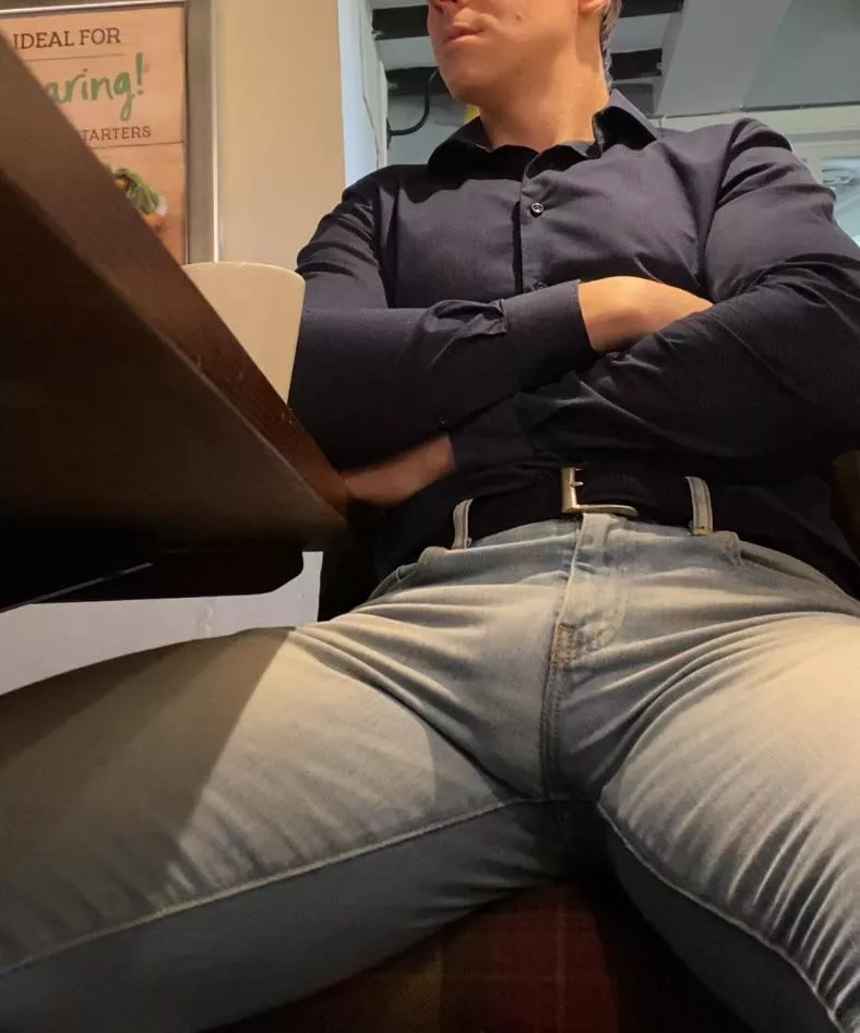 Out for Sunday lunch. I enjoy wearing nice fitting jeans!