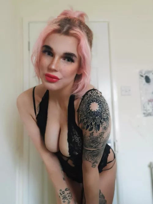 Peachi (@british_peach_x) [instagram]