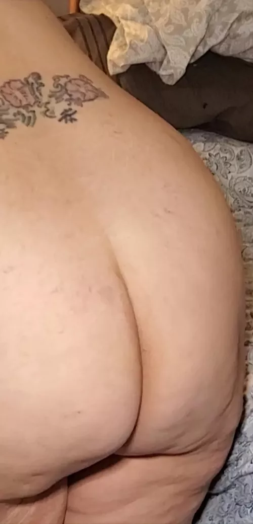 peek a boo! booty 🍑💋