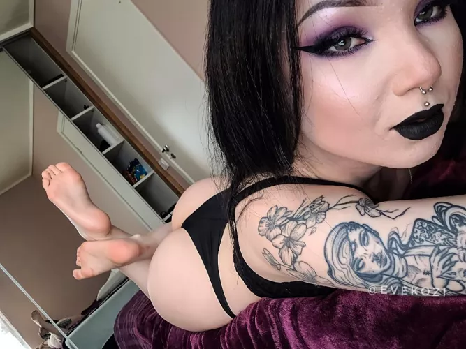 Perfect position to suck your dick. do you aggree?