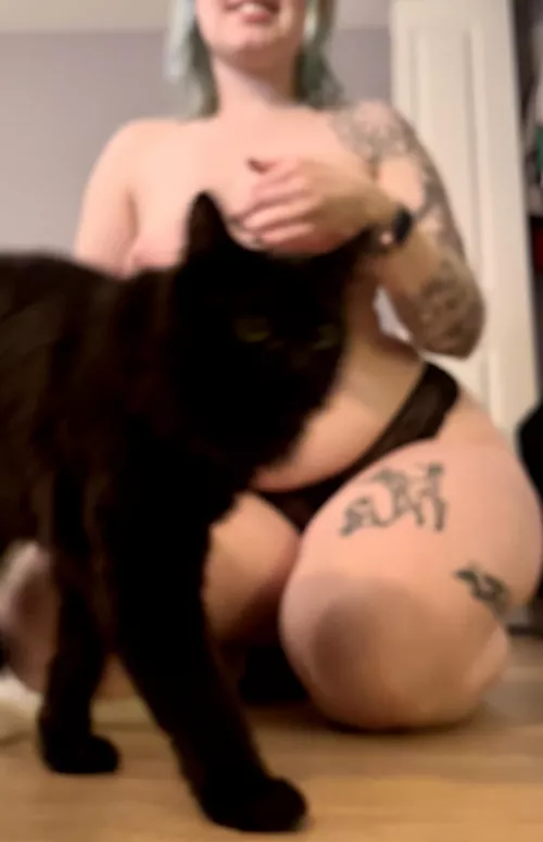 Photobomb AND ruined the focus 😫 love her 😍😍