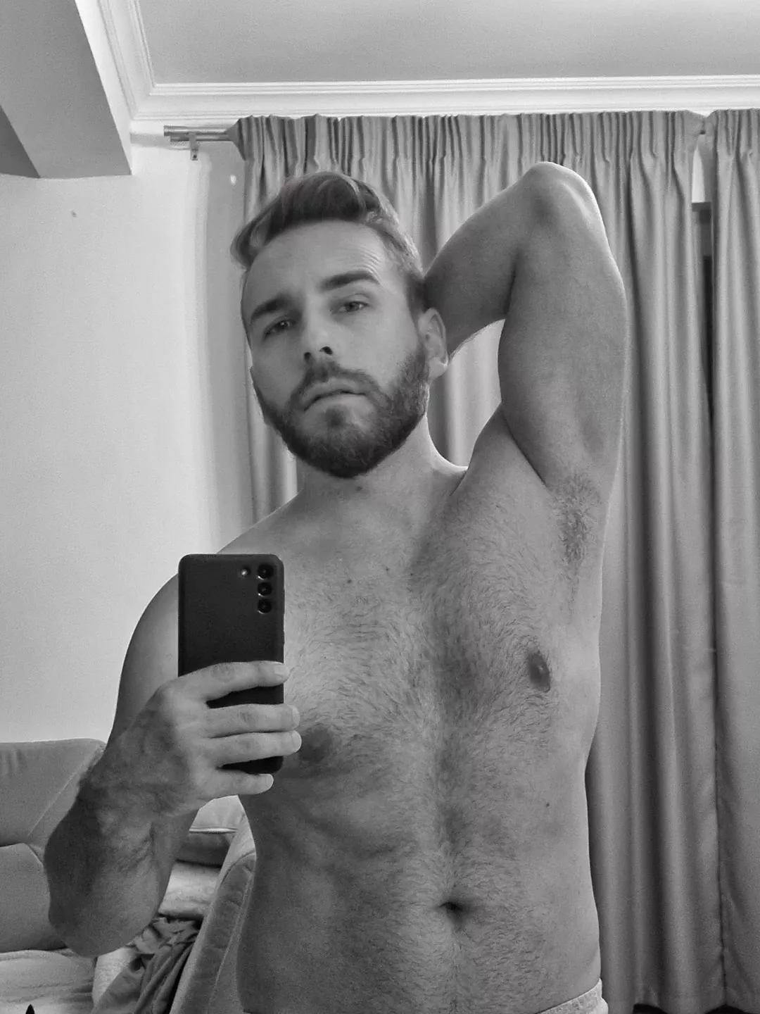 playing angry birds but the mirror distracted me 😆