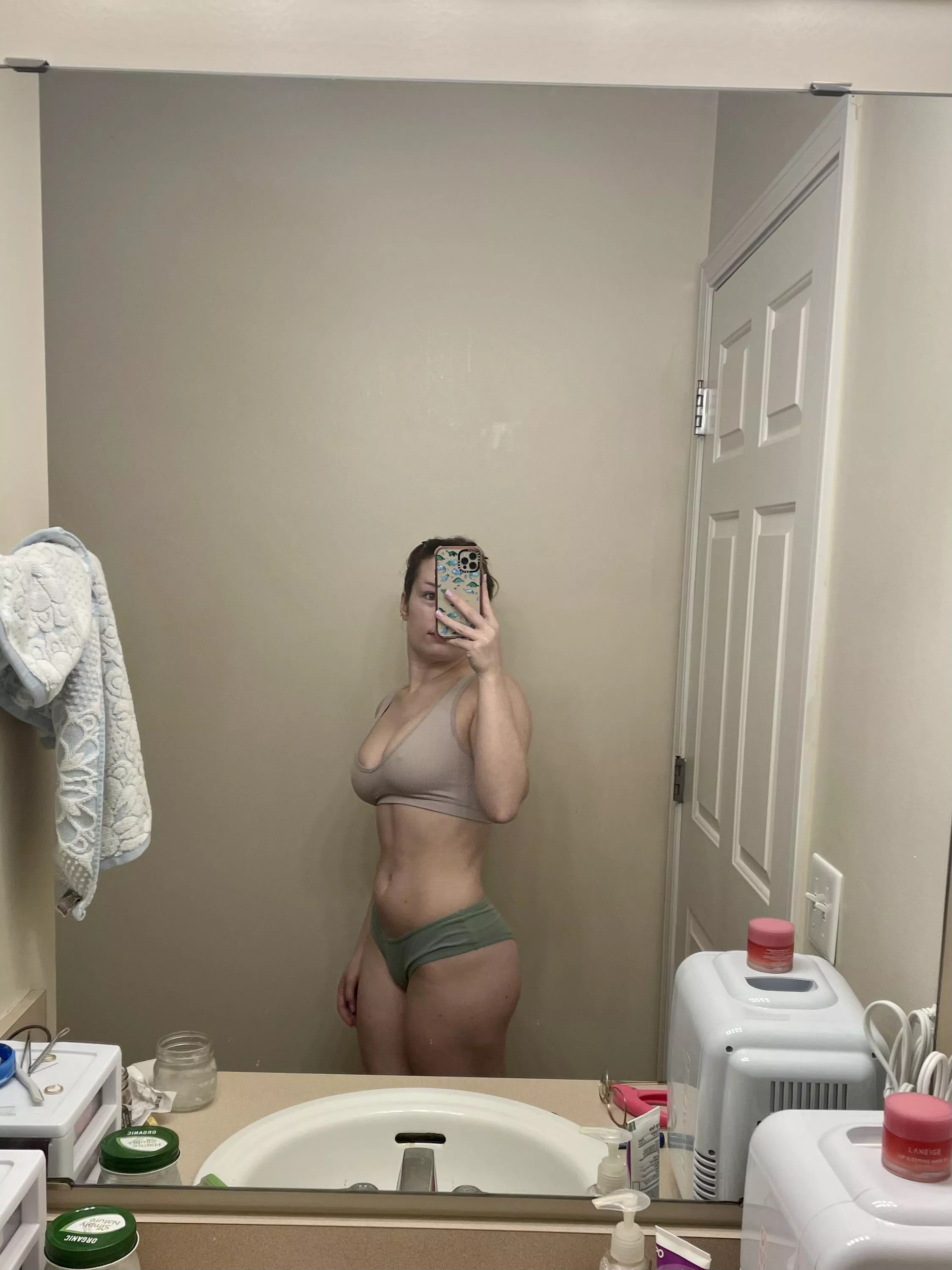 Posting for you to see and for a confidence boost😋 [f]