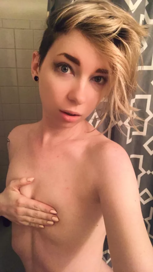 Pre shower selfie
