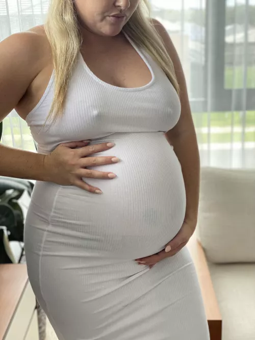 Pregnant belly’s make tight dresses even better