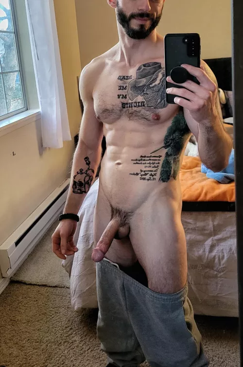 Probably doing this whole 'gray sweatpants' thing wrong 😅 enjoy your Monday 😉