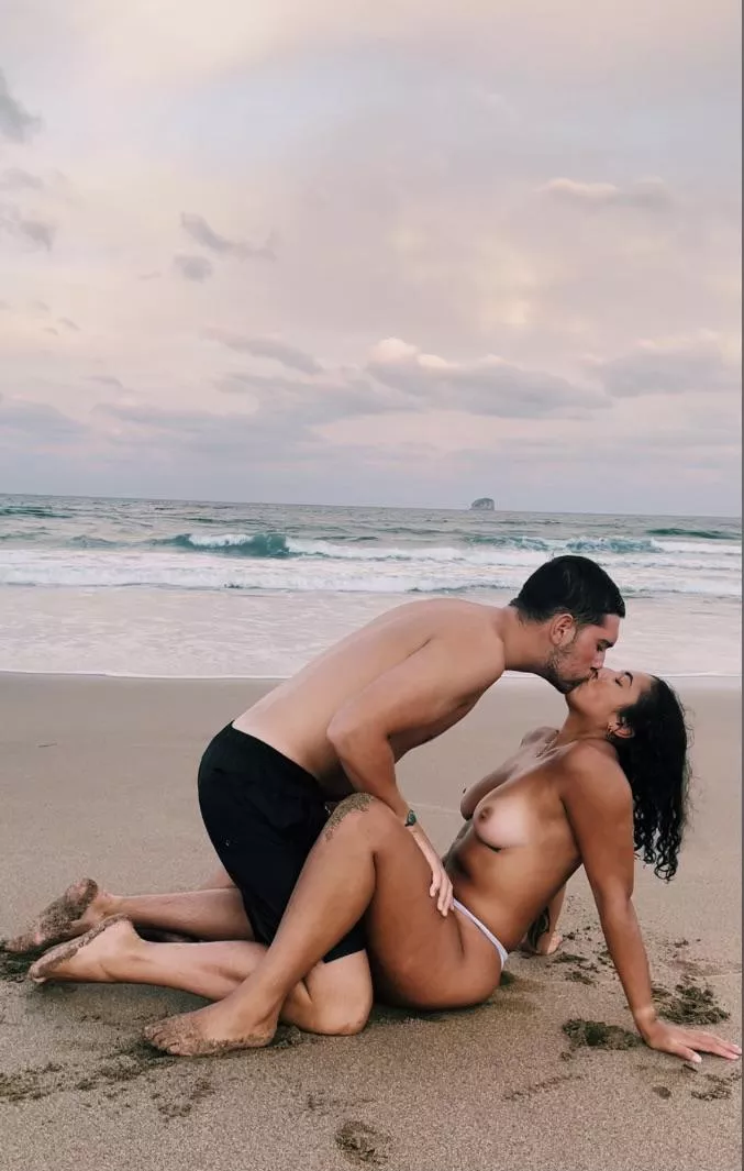 Public beach fuck 🙈💦