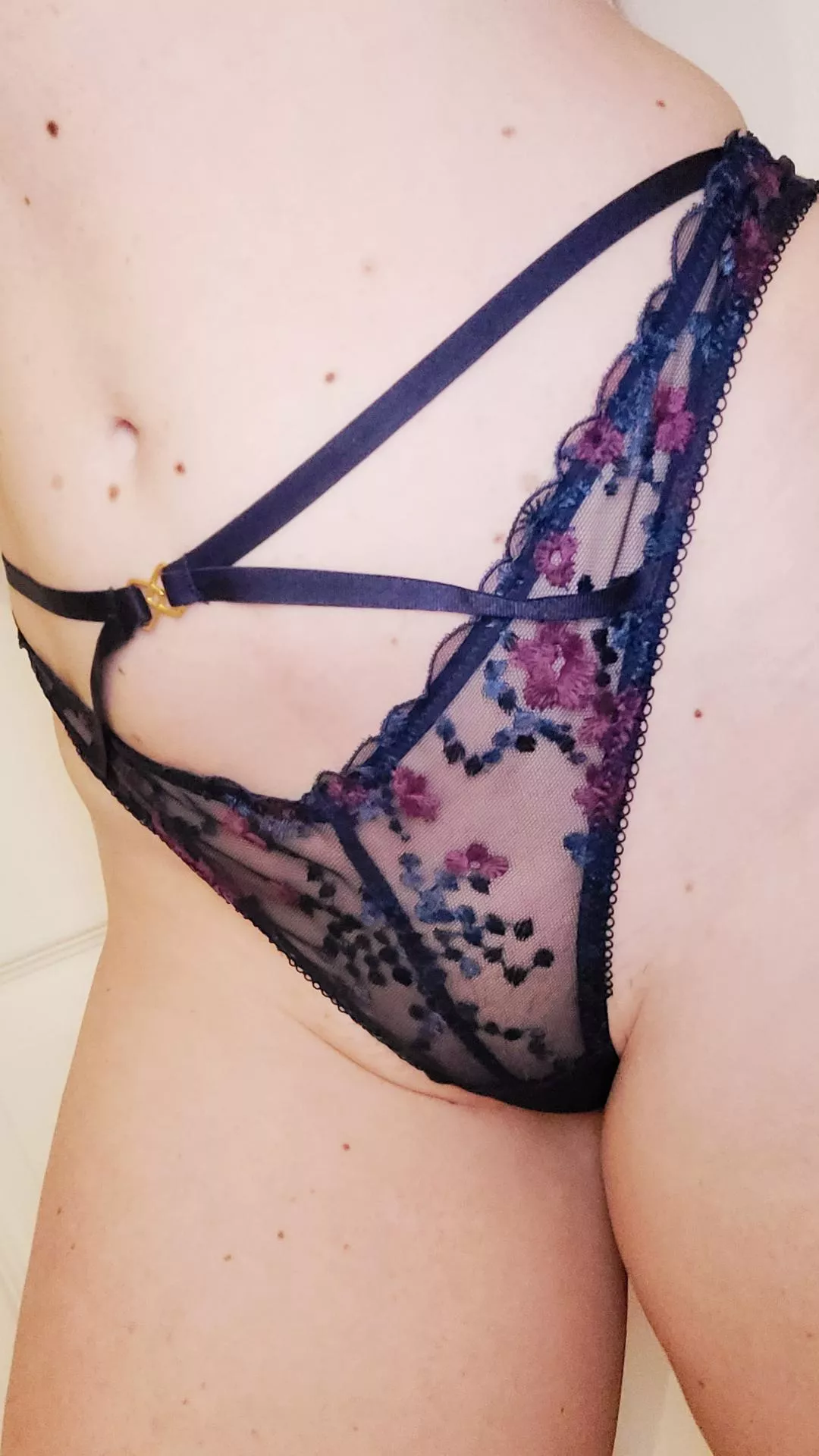 Pussy pleaser right here!! Do you want my THONG??