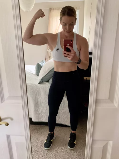 Quads be poppin in these yoga pants Quads be poppin in these yoga pants