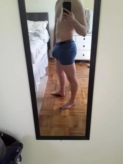 Rub my bulge and make a wish 😋