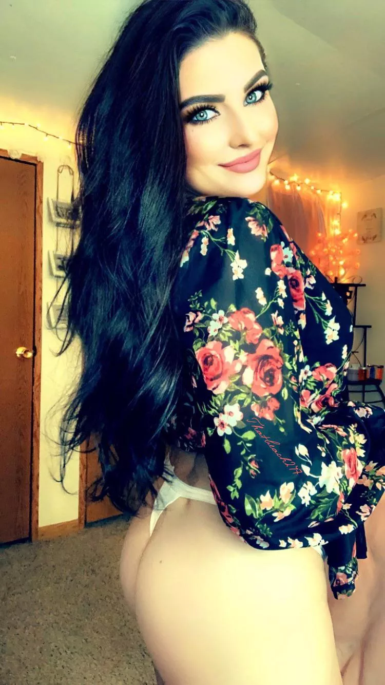 [Selling] 🌷 Are you ready for your new addiction? 🌷 Let’s get a panty started! Like this: Peach Ruffle Thong 🌷Menu & Spring Specials are pinned to my page! 🌷