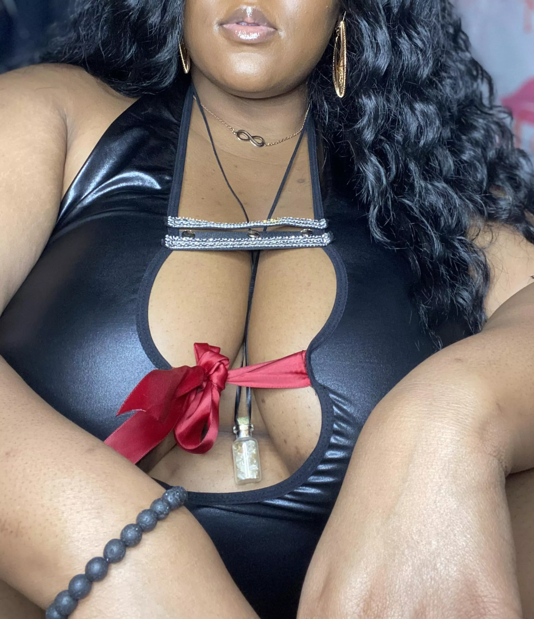 [SELLING] Madame takes all your kinky secrets to the grave 🤫cam & share them with me. Contact, rates and specialties down below