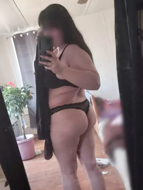 [selling] 🔥 verified 🔥 sultry canna milf is available for Panty wear, perishables, rates, sessions and more. dm or kik PlushyZoe