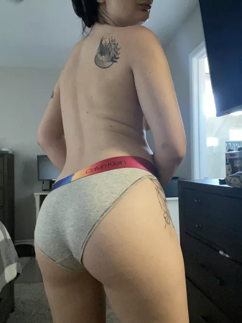 [selling][US]Guess who’s going on a hiking vacation next week? 🙋🏻‍♀️I have THREE spots available for some sweaty panties 🥵 Lock your order in now 🔒