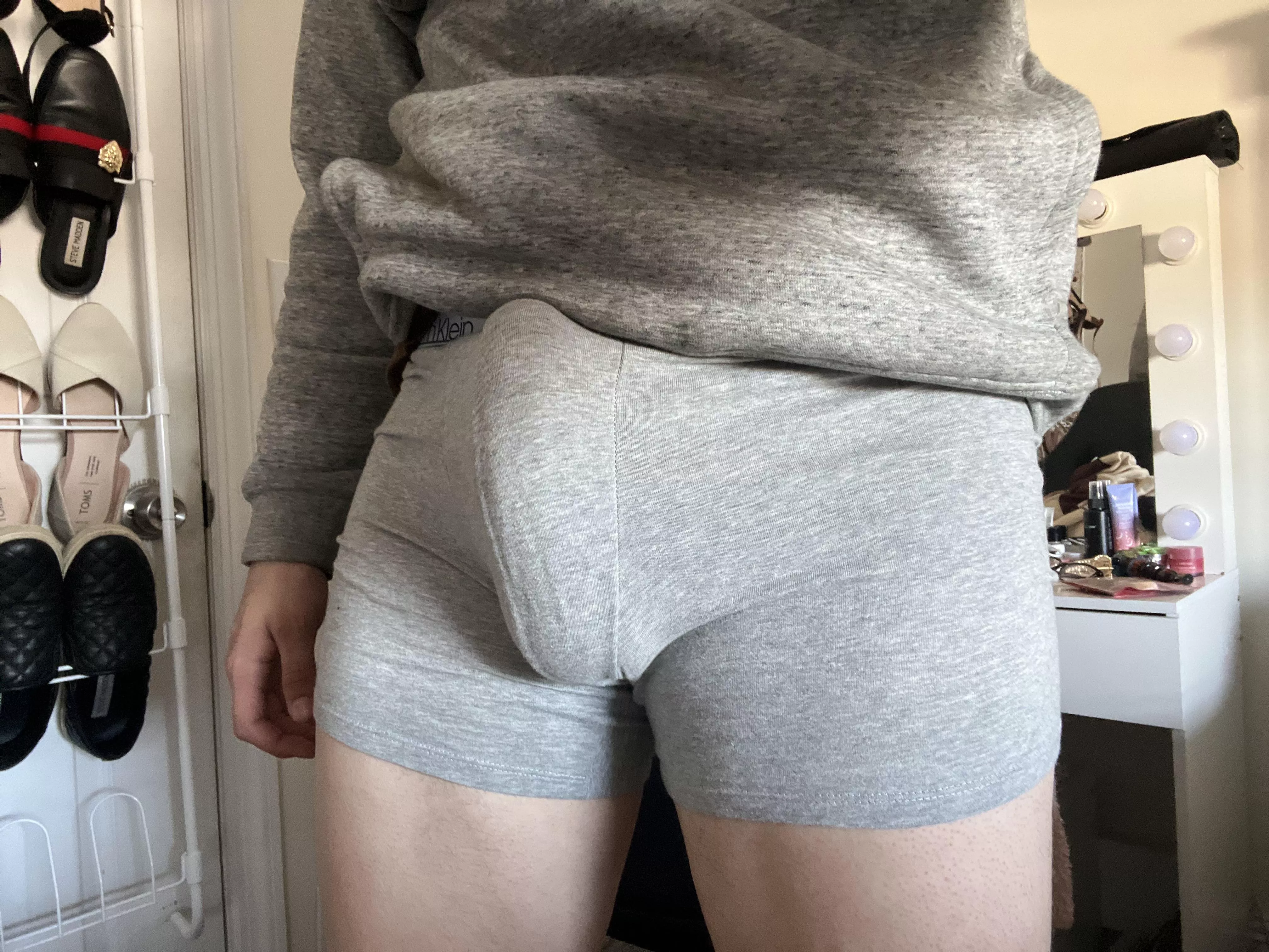 Sharing my morning bulge 😘