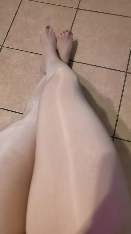 Shiny pantyhose 🥰