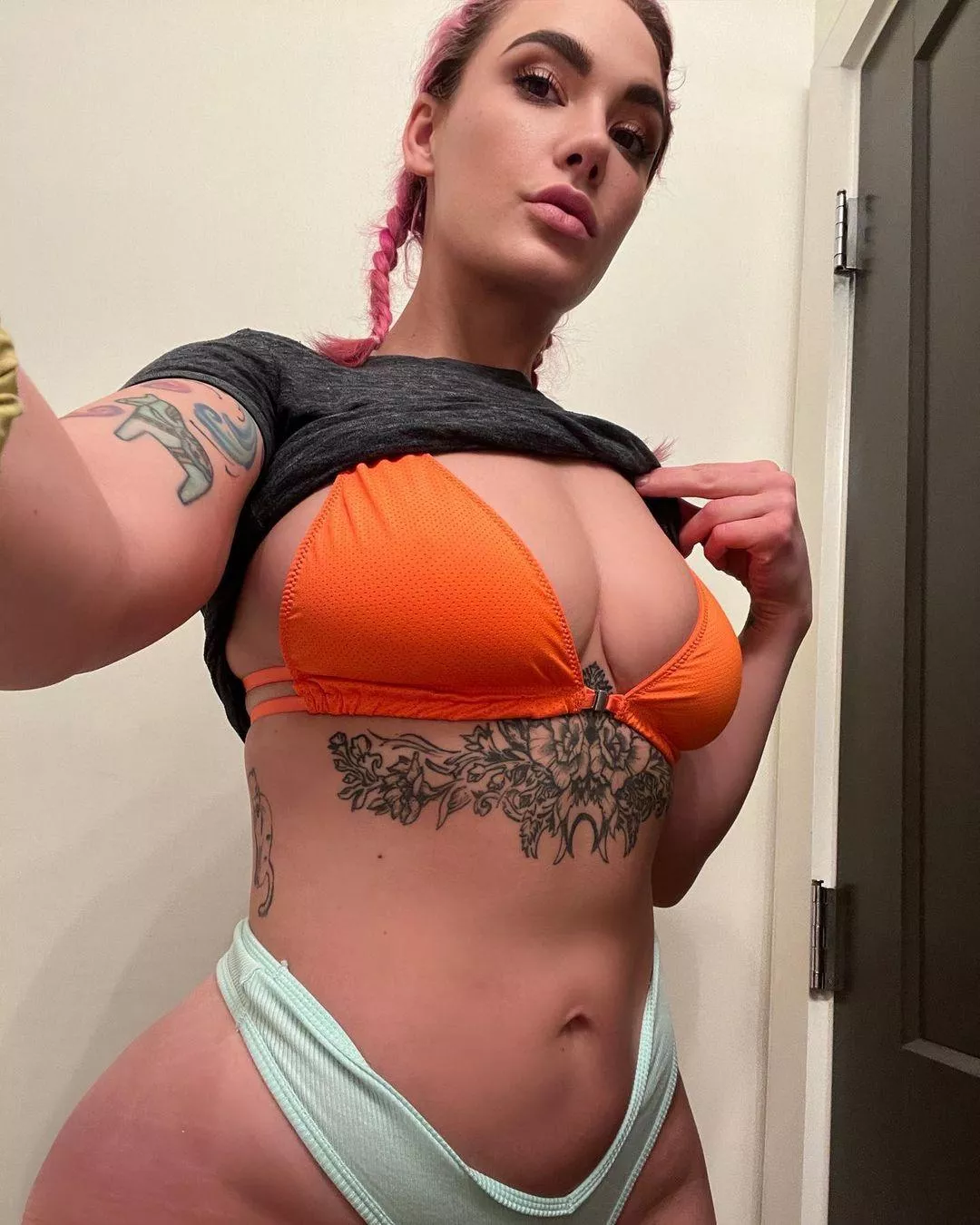 Siri Dahl (@therealsiri.ps) [Instagram]